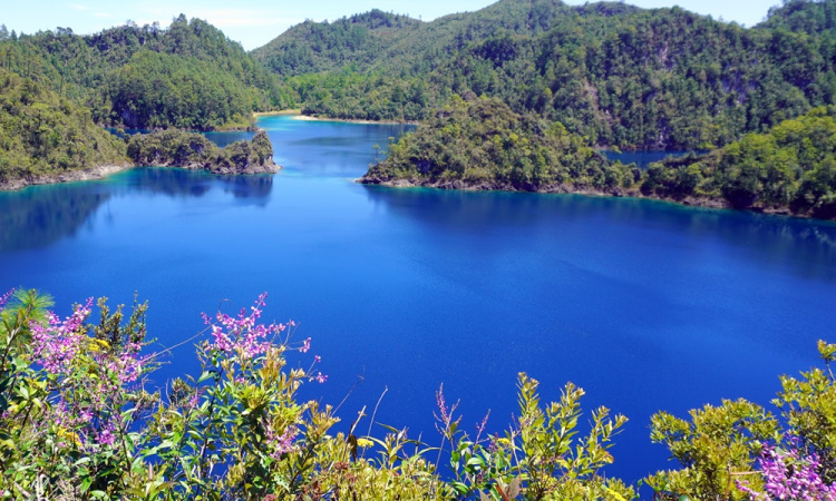 Chinkultic romvárosa és Montebello színes tavai