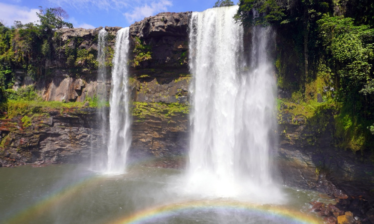Los Castillos erődje és az Aponwao-vízesés